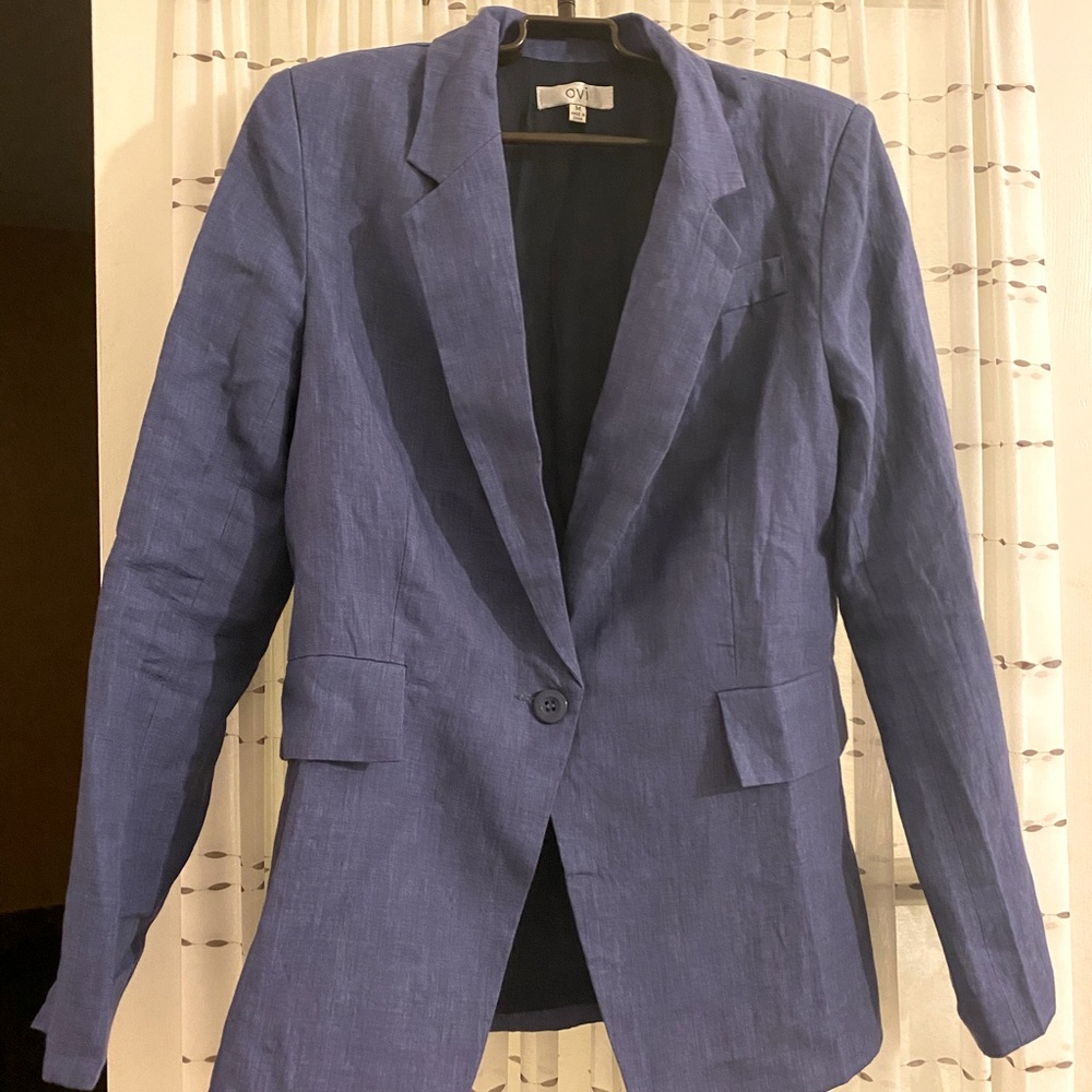 Plunge neck fitted blazer